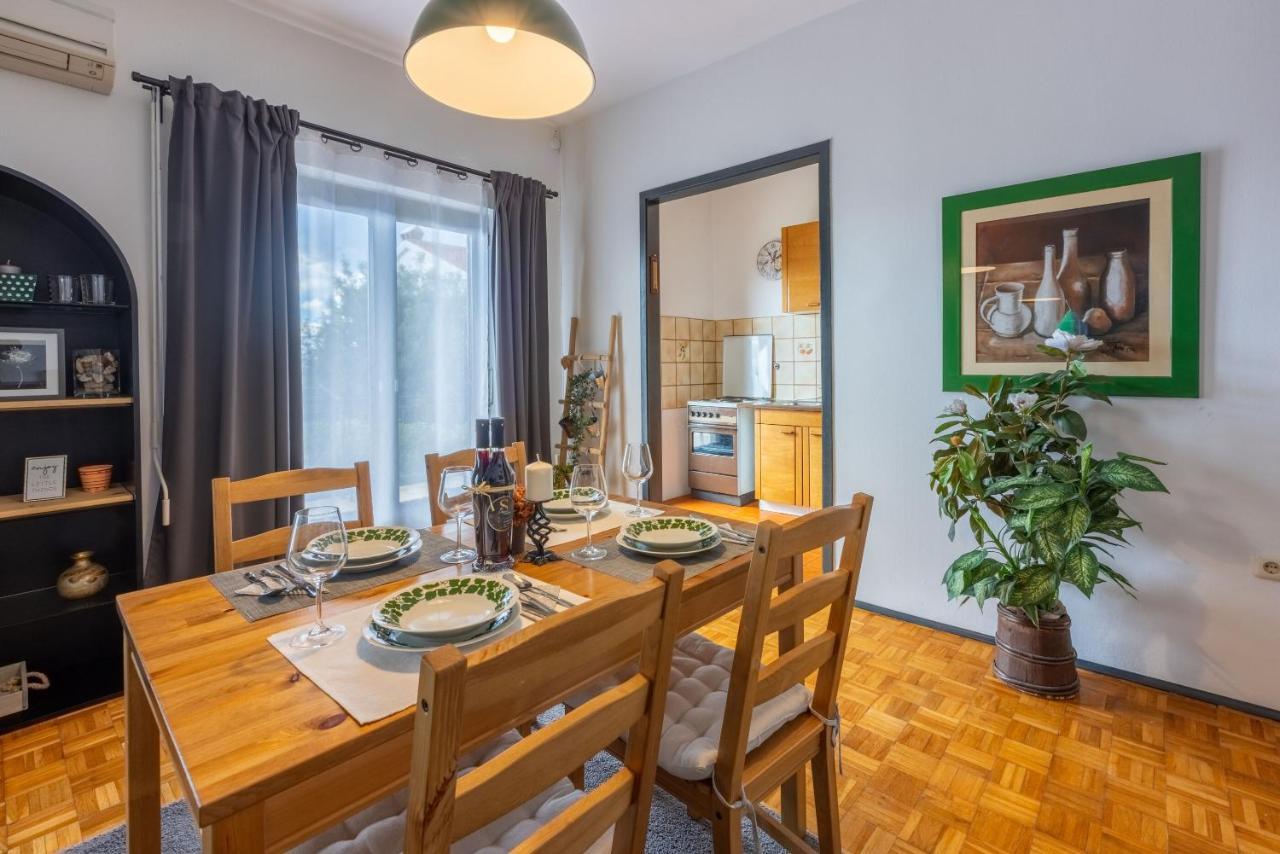 Apartment Suzy Dramalj Exteriör bild
